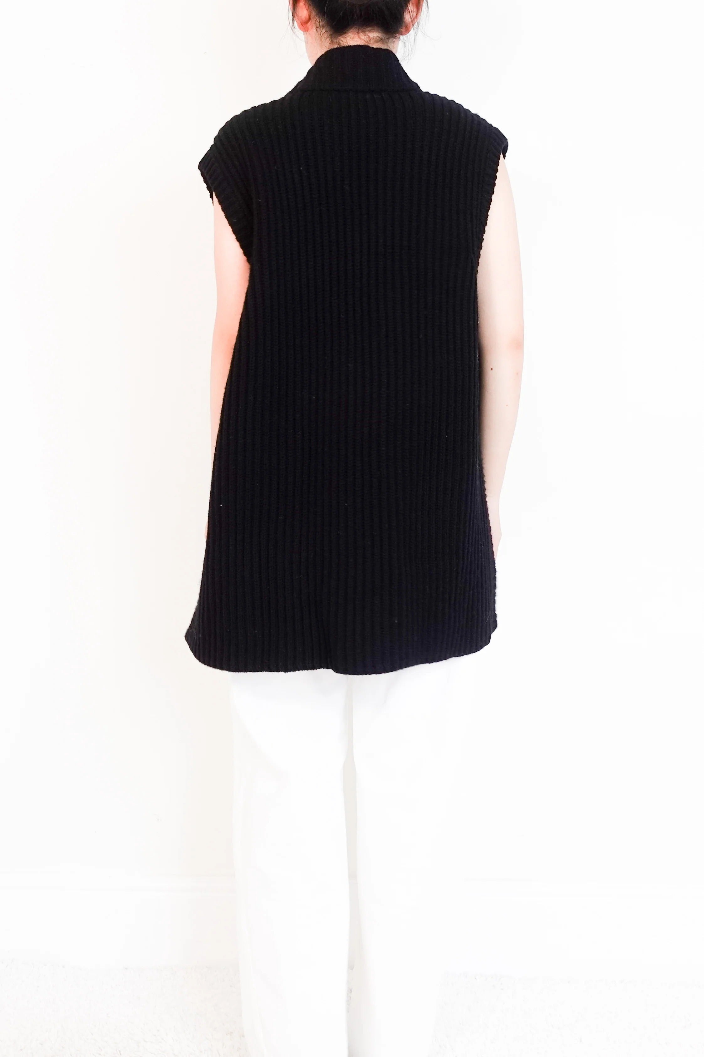 Black Sleeveless Cable Knit Cardigan
